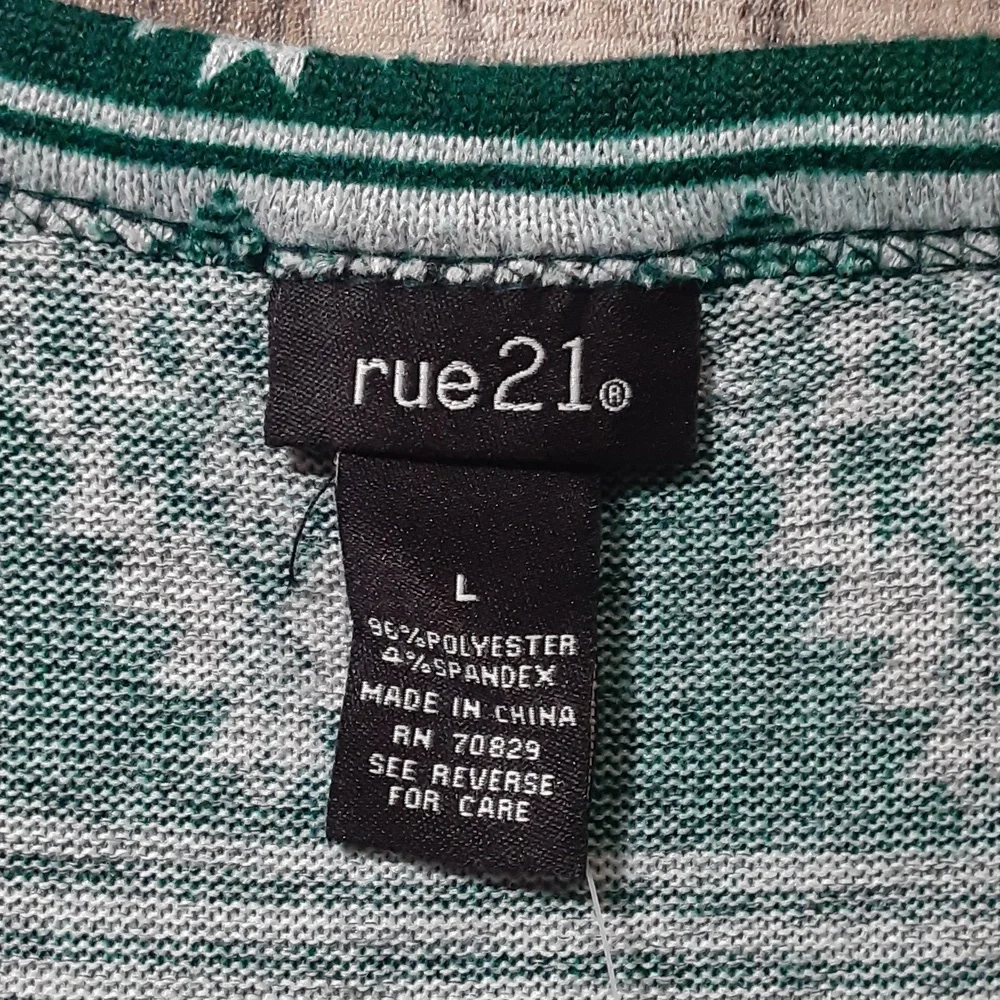 Rue 21 Top - Picture 3 of 3